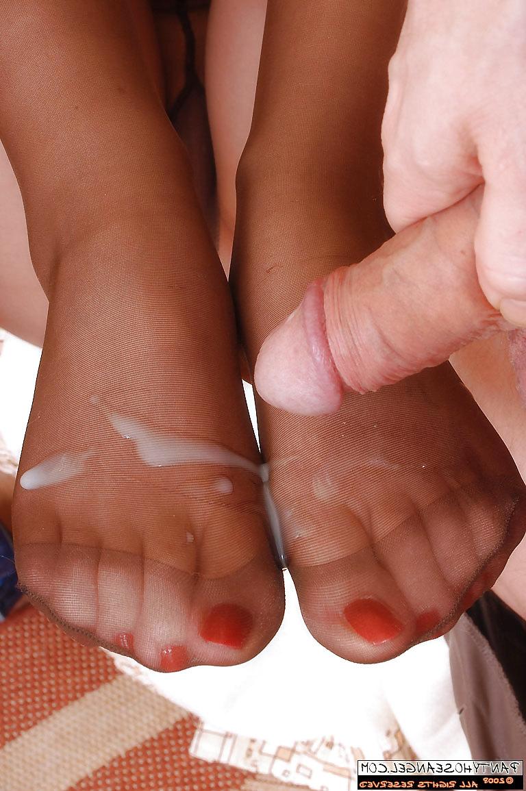 18P Nylon footjob