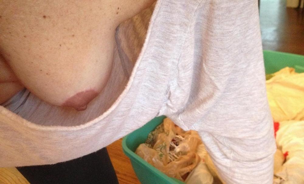 25P Downblouse &amp; Nipple Peeks 253