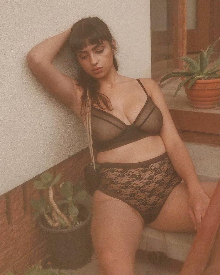 25P Super Hot busty model desi nude and lingerie shoot (122)