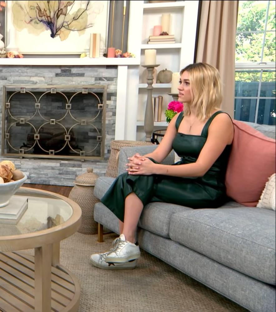 25P Sadie Robertson should be used so hard she can't walk