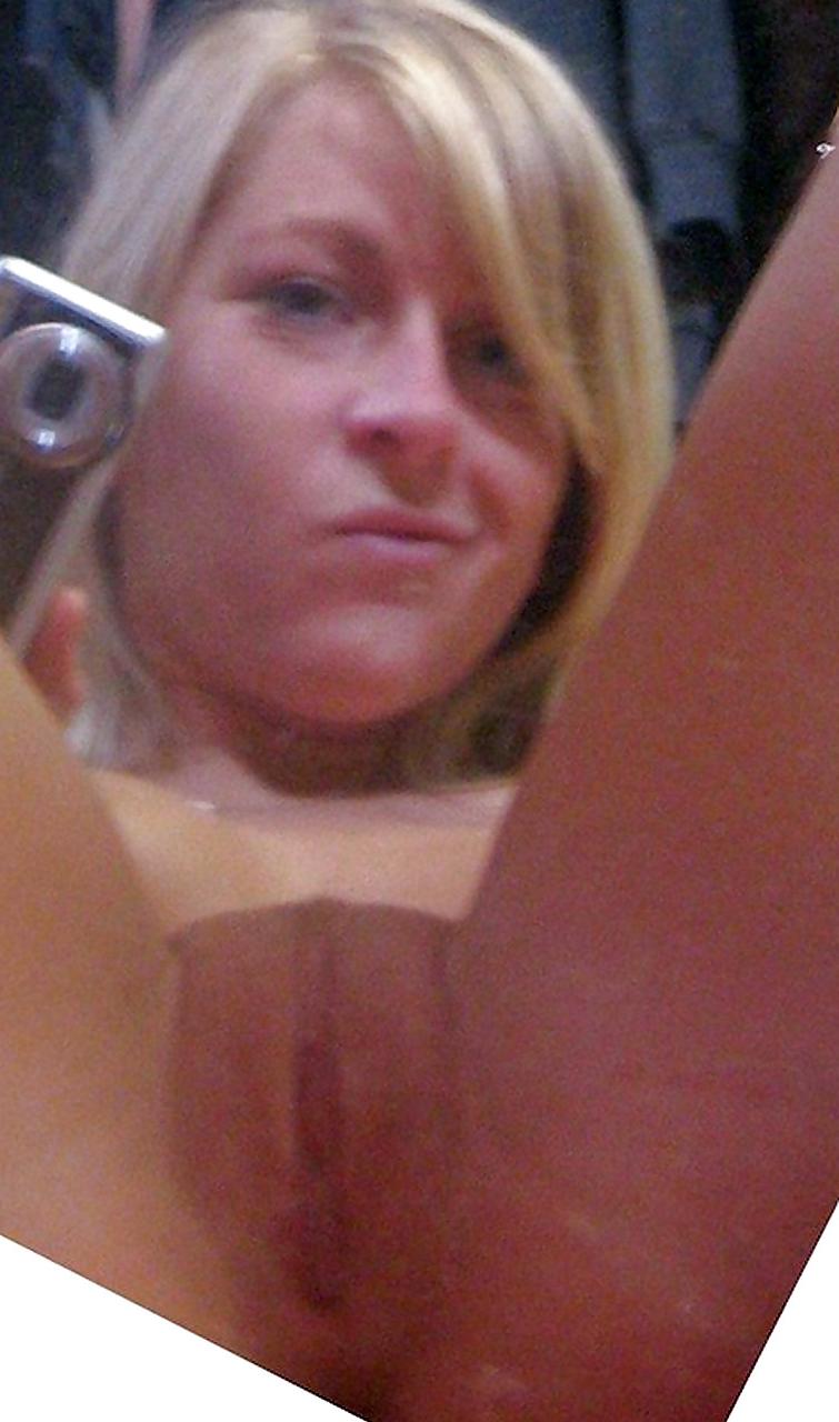 25P Self Shot Blonde Milf