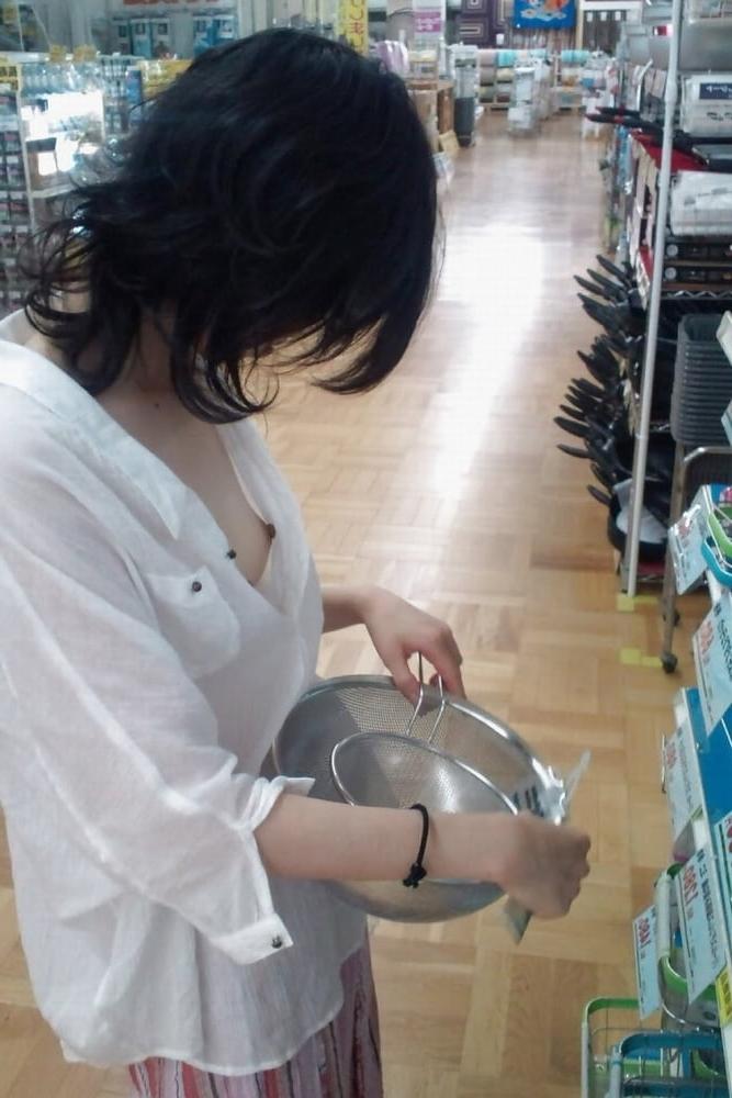 25P Downblouse &amp; Nipple Peeks 254