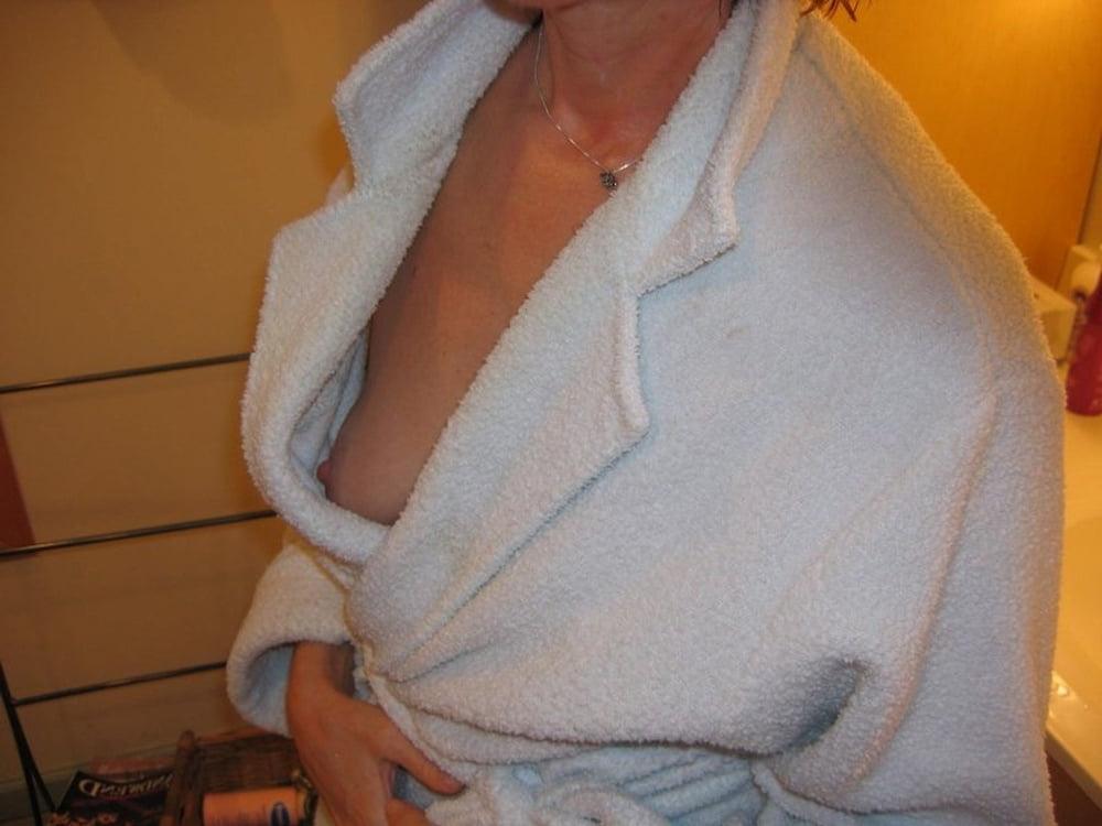 25P Downblouse &amp; Nipple Peeks 252