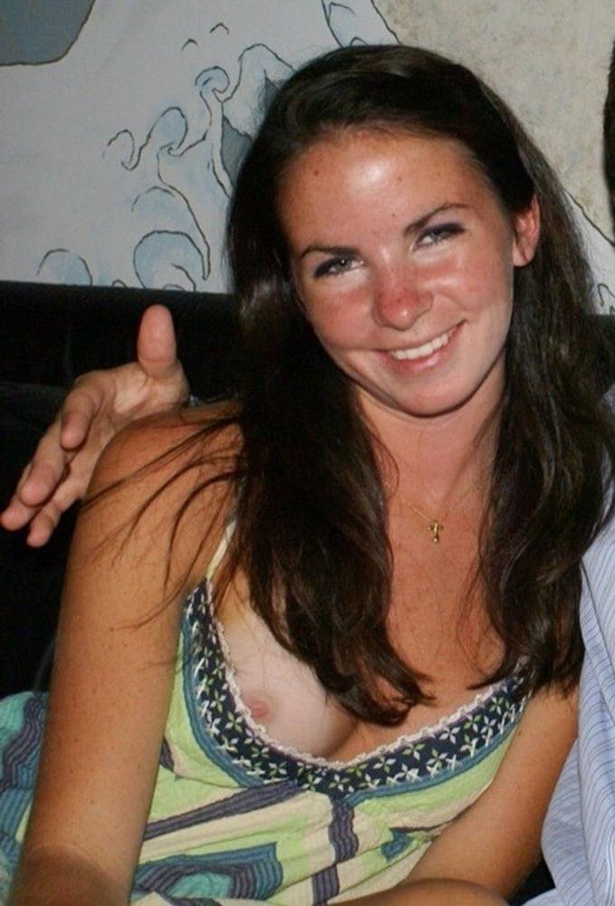 25P Downblouse &amp; Nipple Peeks 252