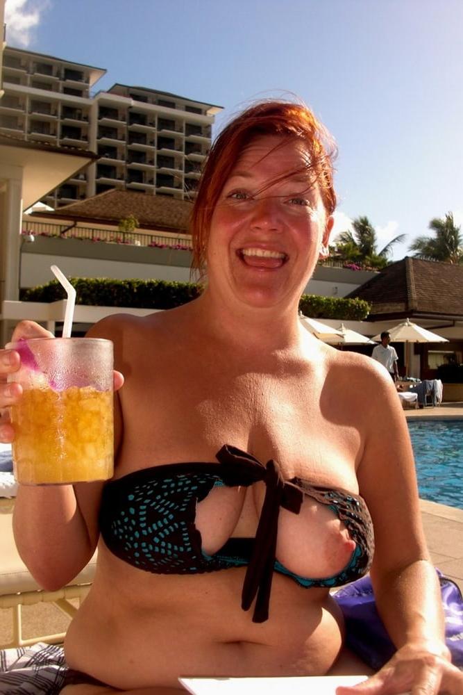 25P Downblouse &amp; Nipple Peeks 252