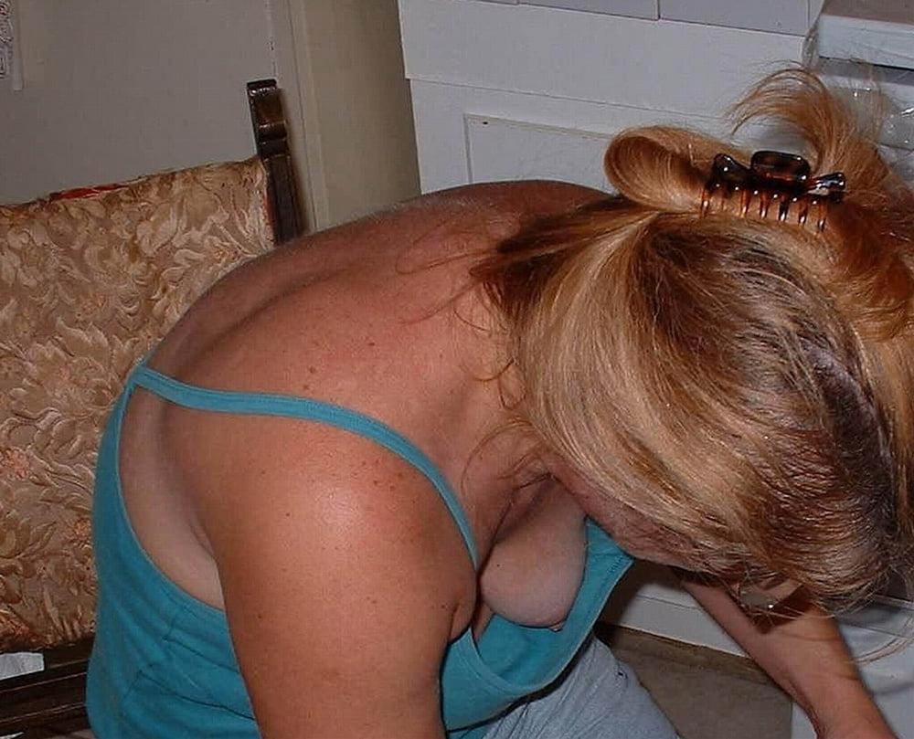 25P Downblouse &amp; Nipple Peeks 252