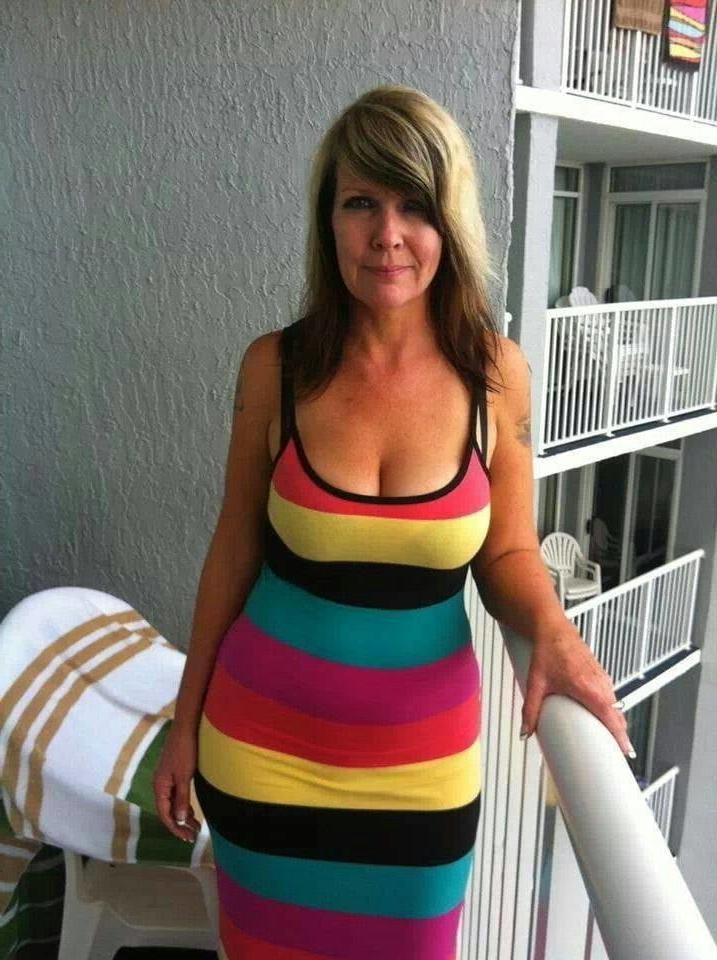 25P Gorgeous and Busty Mature Ladies 15
