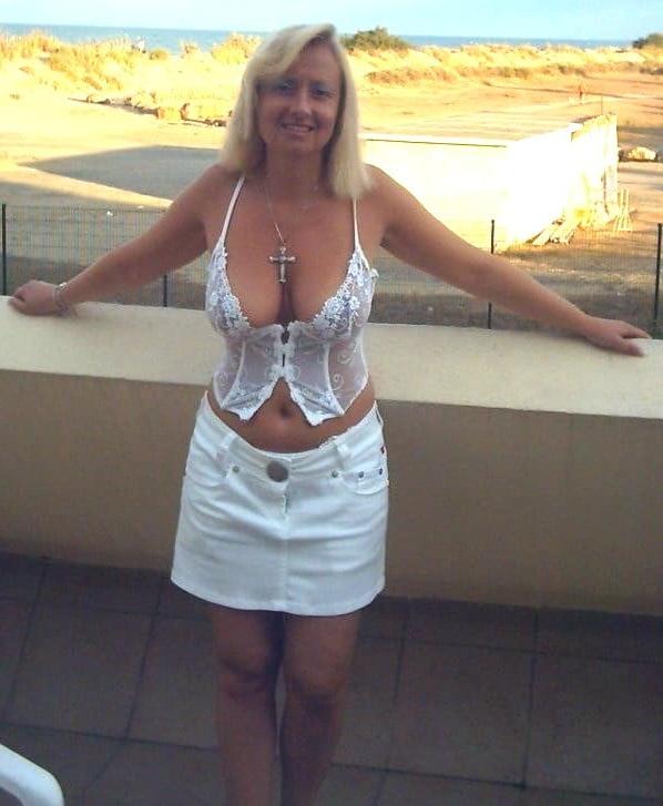 25P Gorgeous and Busty Mature Ladies 15