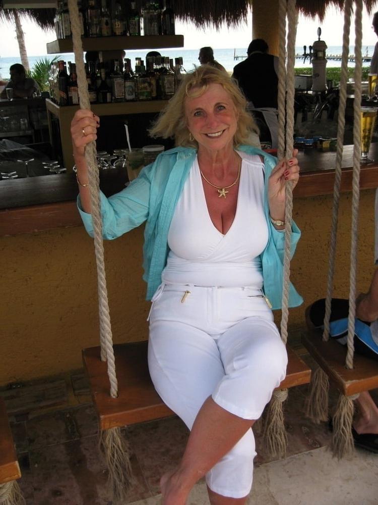 25P Gorgeous and Busty Mature Ladies 15