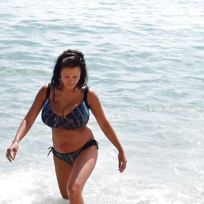 25P Gorgeous and Busty Mature Ladies 16
