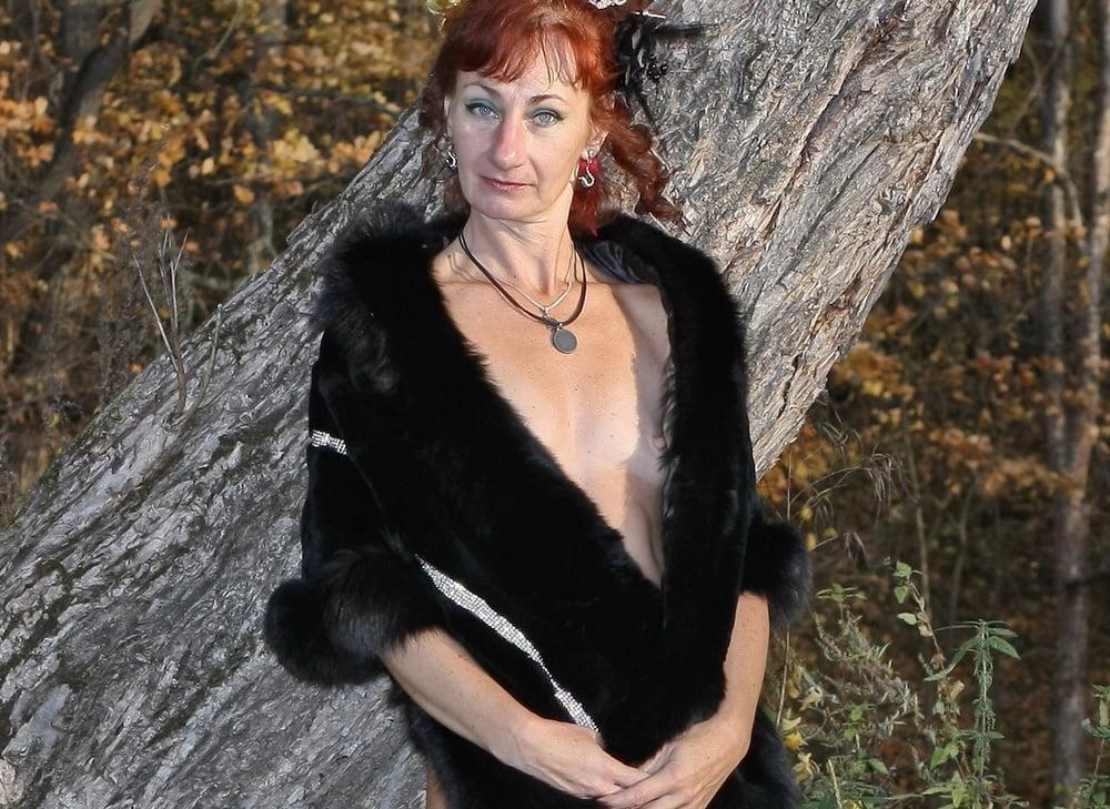 25P Downblouse &amp; Nipple Peeks 251