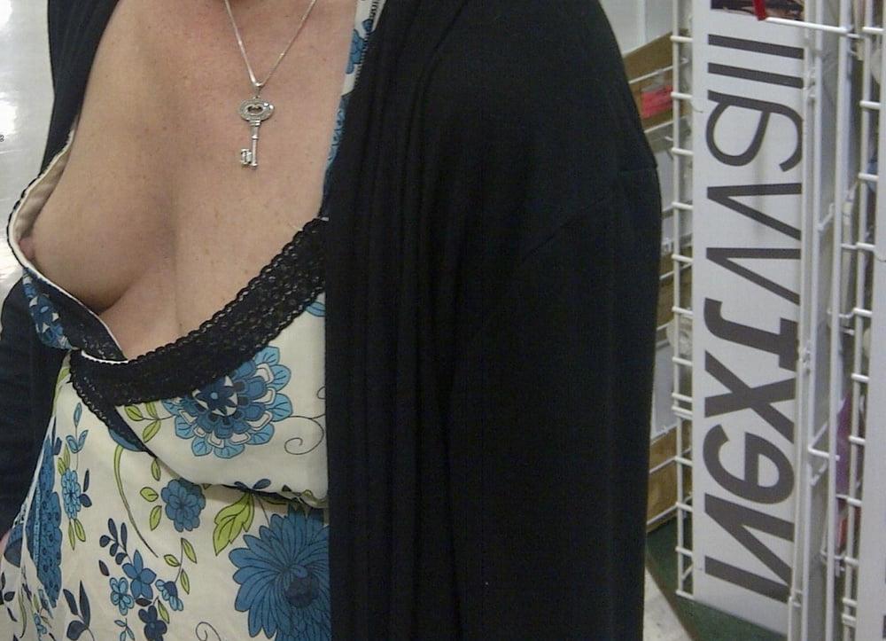 25P Downblouse &amp; Nipple Peeks 251