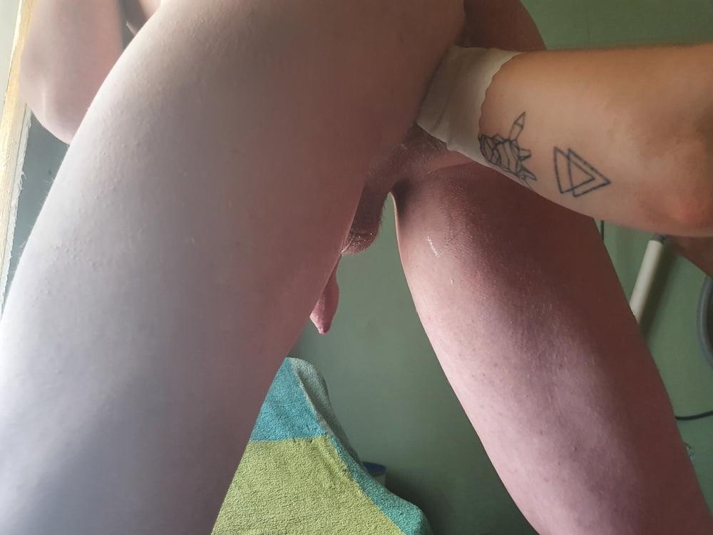 17P fisting that little ass "06-04"