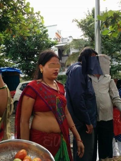 9P Real Desi Bhabhi  hot saree Voyeur picture in market area