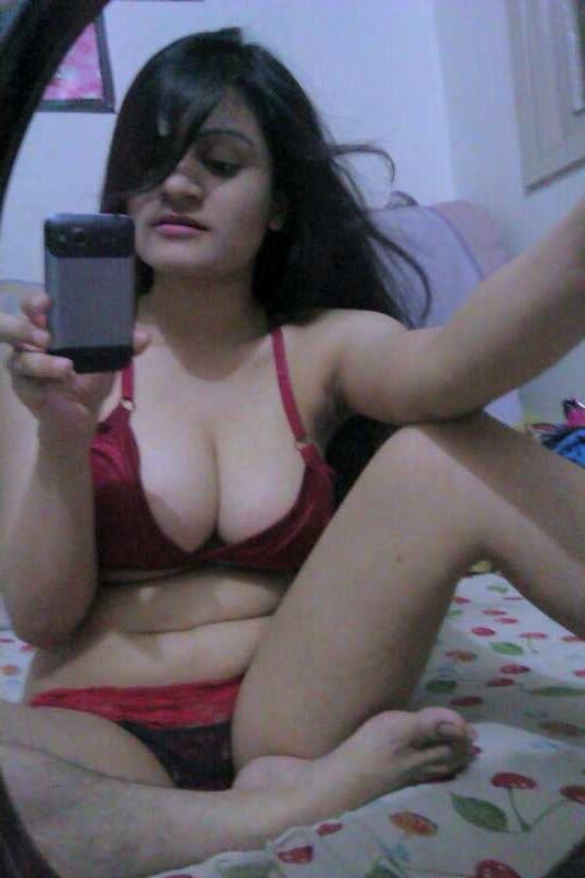 25P INDIAN HOT DESI WIFE LEAKED NUDES 2020