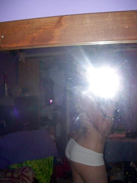 16P Izze, Hot UK Self Shots.