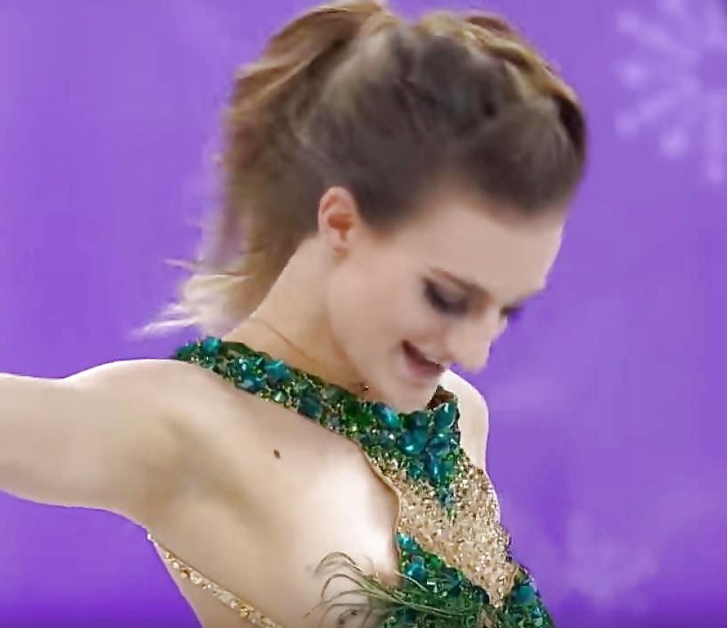 25P Gabriella Papadakis oops Olympiques Games feb 2018