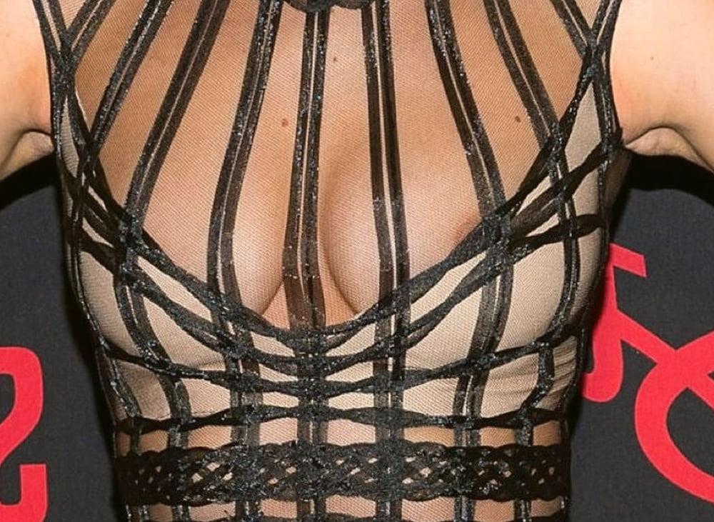 10P Jennifer Lawrence downblouse feb 2018