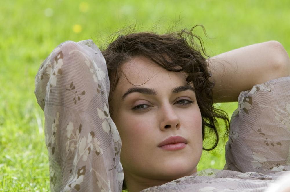 25P Keira Knightley My ideal woman is flat chested volume 2.