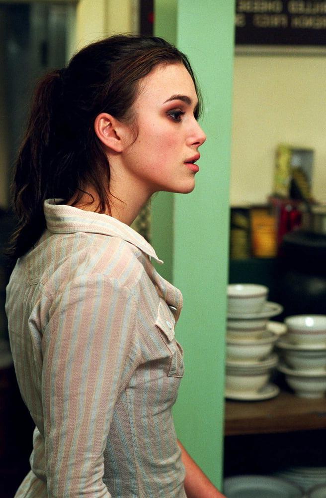 25P Keira Knightley My ideal woman is flat chested volume 2.