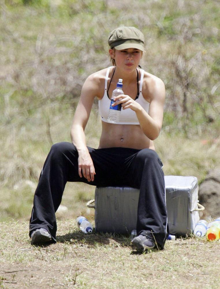 25P Keira Knightley My ideal woman is flat chested volume 2.