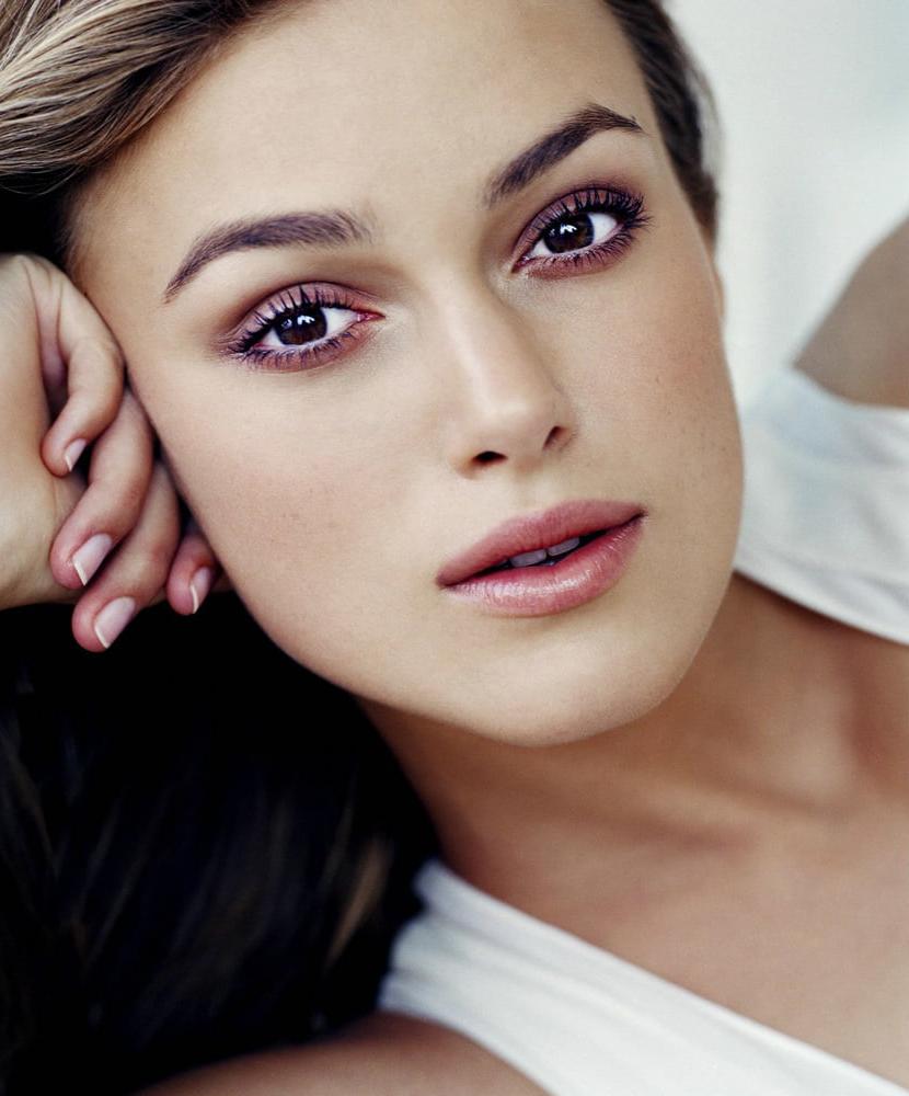 25P Keira Knightley My ideal woman is flat chested volume 2.