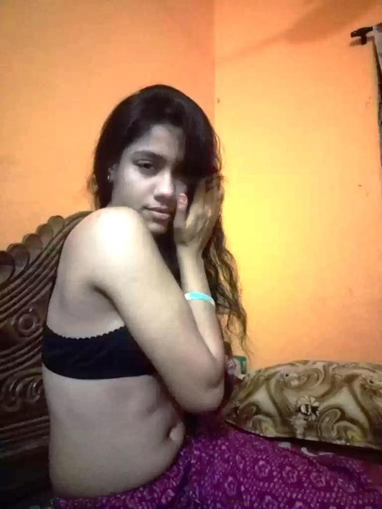 6P Newly married desi wife in saree nudes (105)