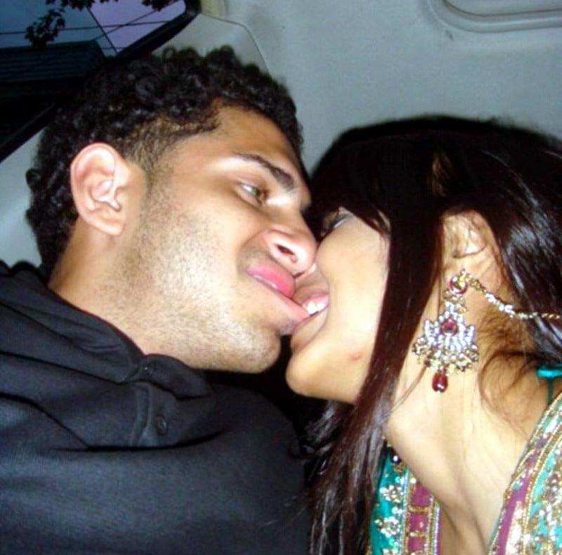 25P Desi Porn Pics 10