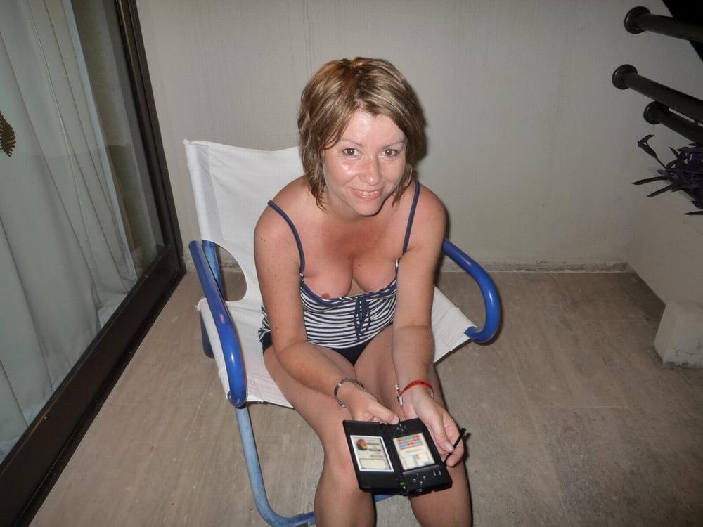 25P Downblouse &amp; Nipple Peeks 248