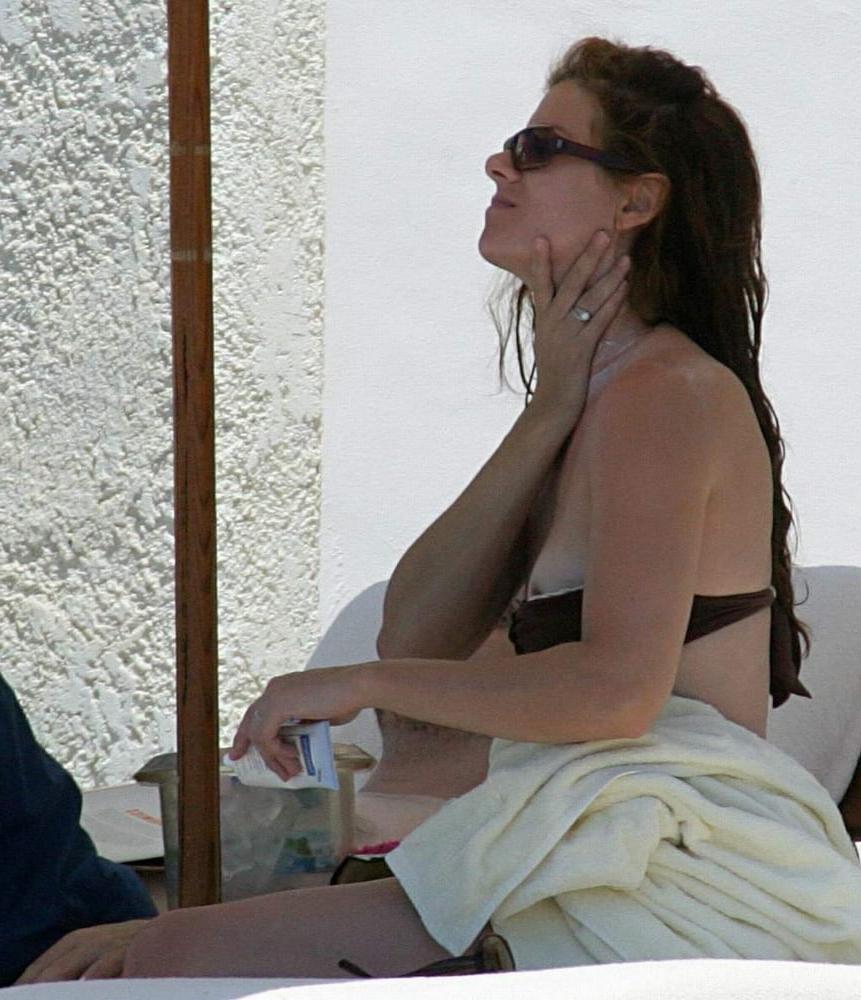 25P Downblouse &amp; Nipple Peeks 248