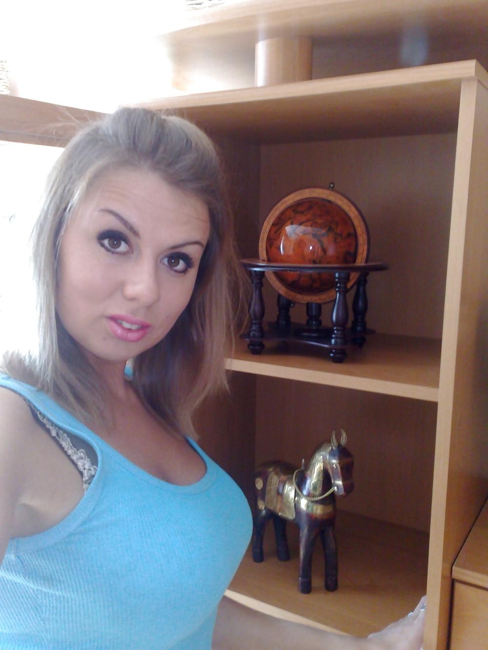 25P Sexy Self-Shot Horny Babe 1