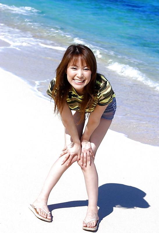 13P Japanese Beauty at the Beach!
