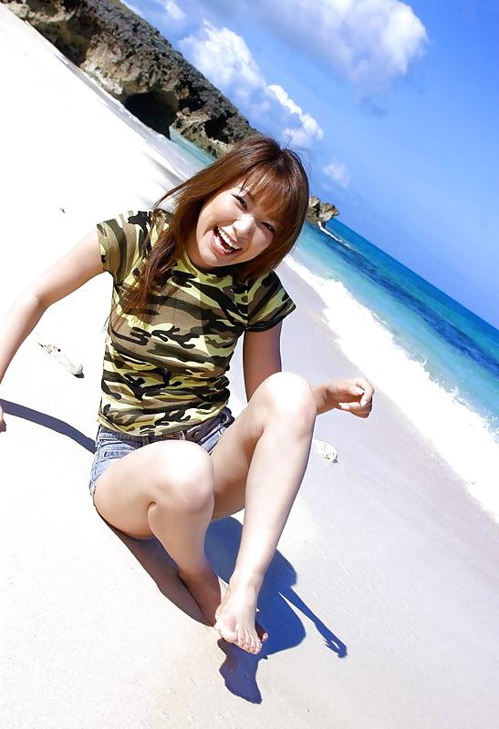 13P Japanese Beauty at the Beach!