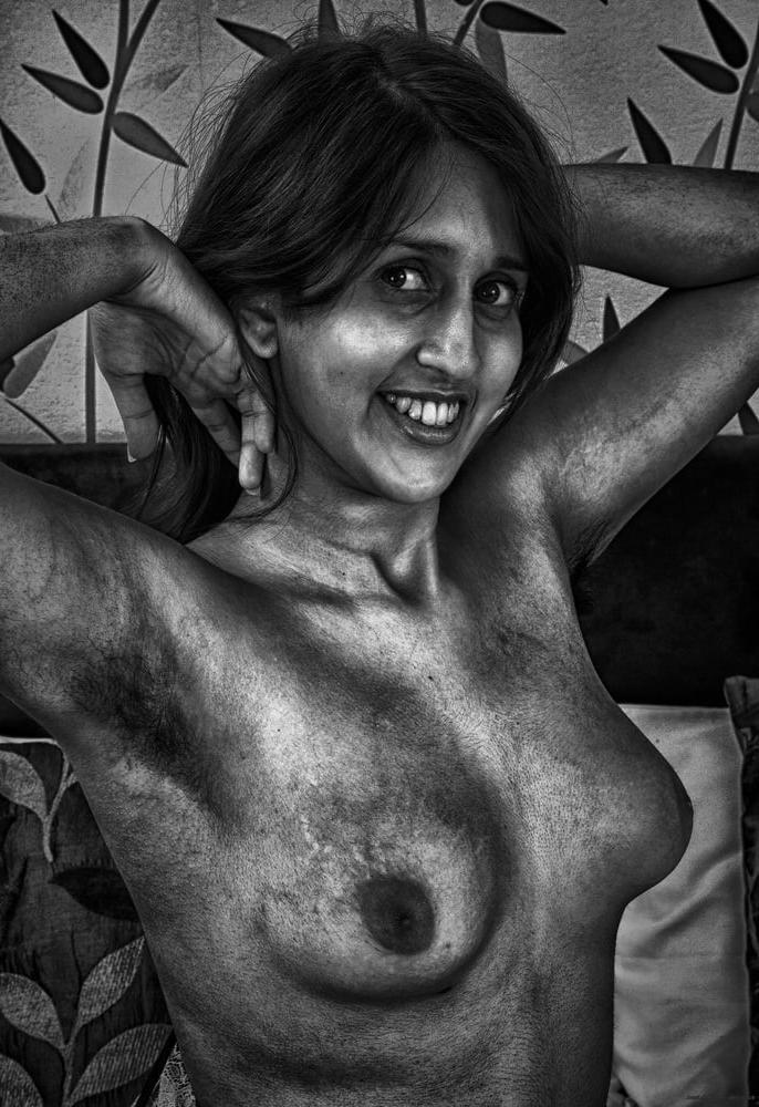 25P Beauty in Black and White 50
