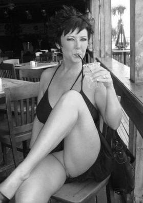 25P Erotica 110