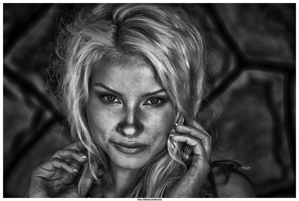 25P Beauty in Black and White 32