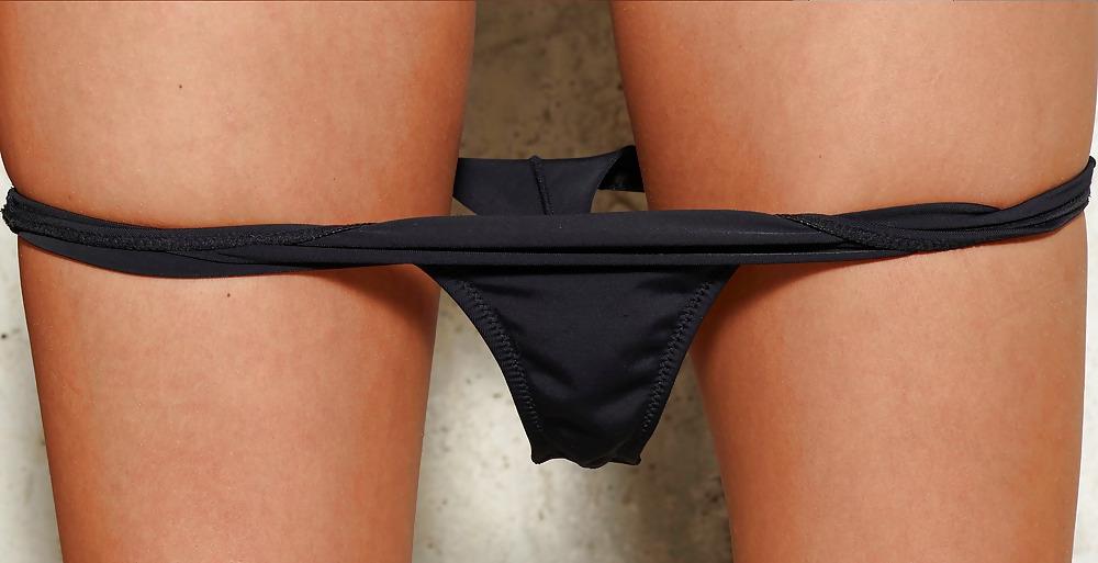 25P Wet panties