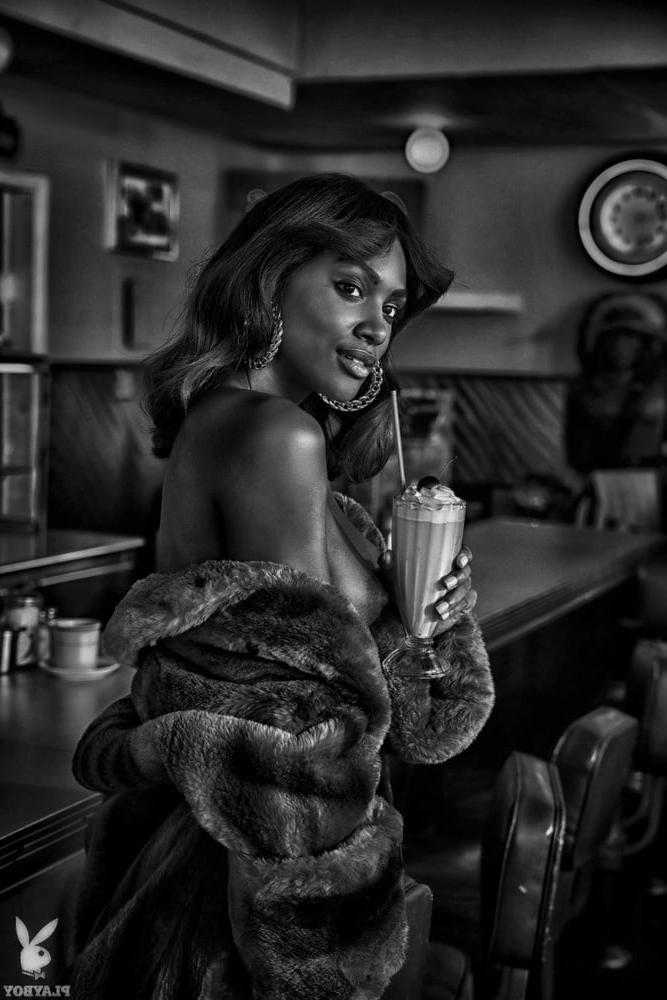 25P Beauty in Black and White 18