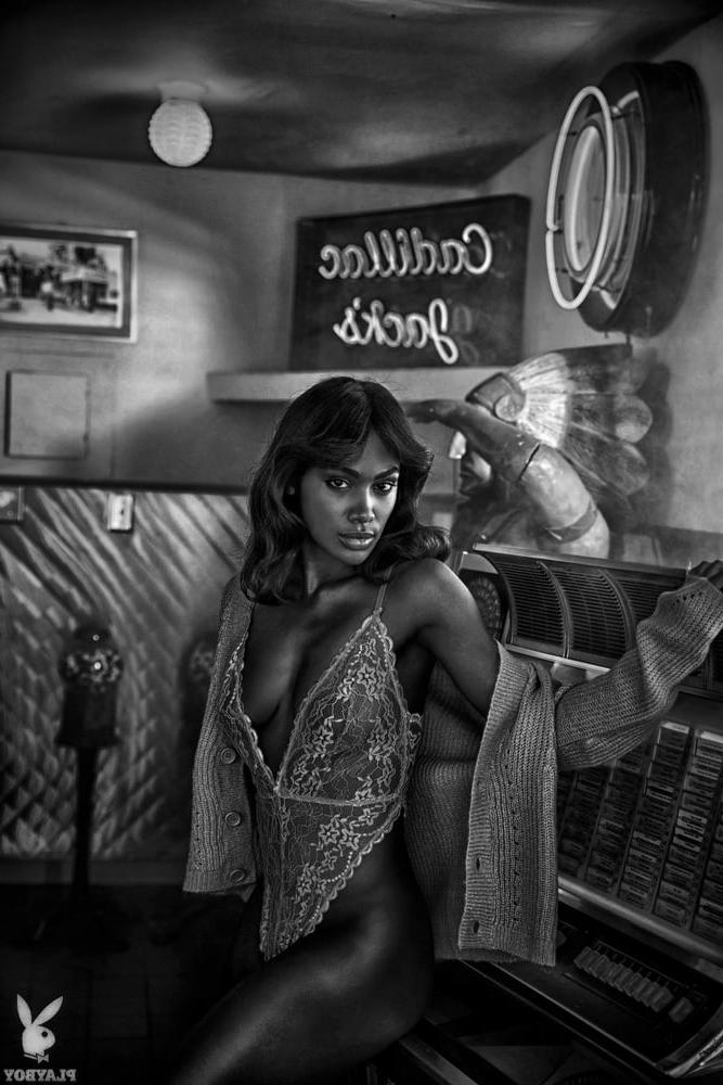 25P Beauty in Black and White 18