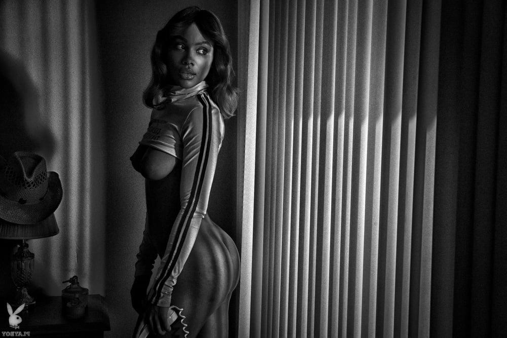 25P Beauty in Black and White 18