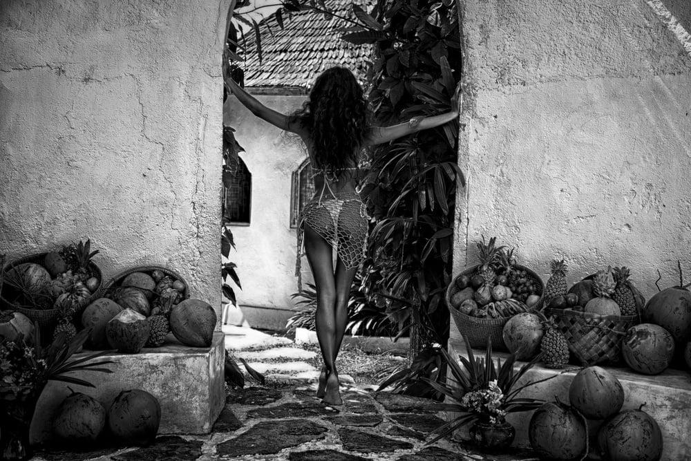 25P Beauty in Black and White 17