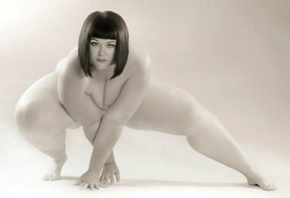 25P All Sizes, All Sexy - Beauty In Black &amp; White 2 (pics)