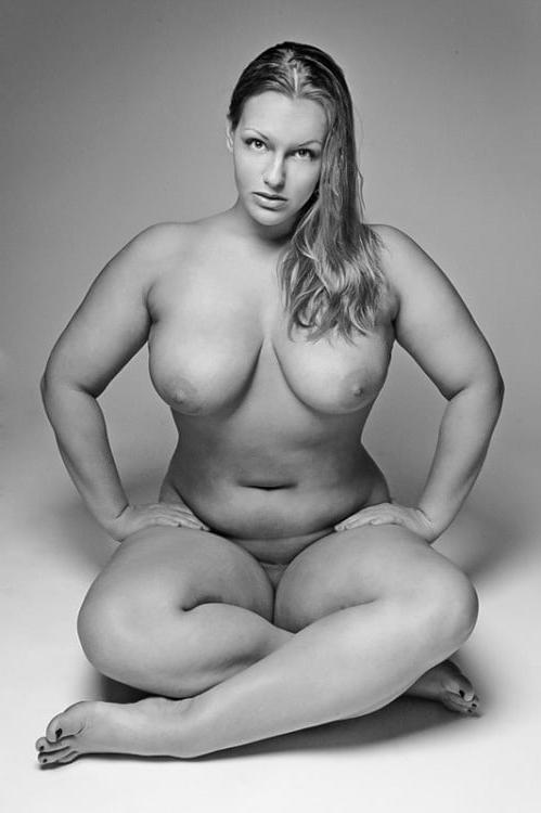 25P All Sizes, All Sexy - Beauty In Black &amp; White 2 (pics)