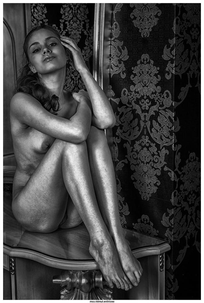 25P Beauty in Black and White 42