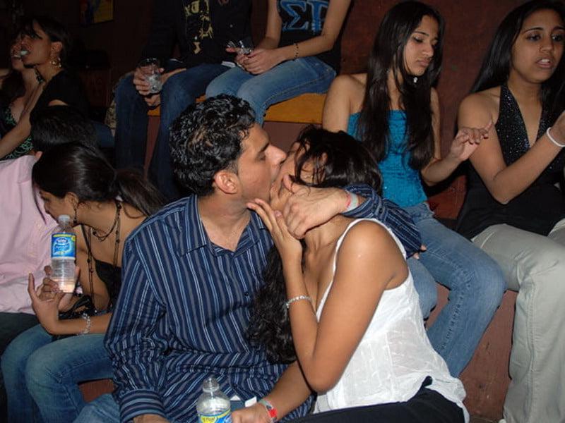 25P Desi Porn Pics 3