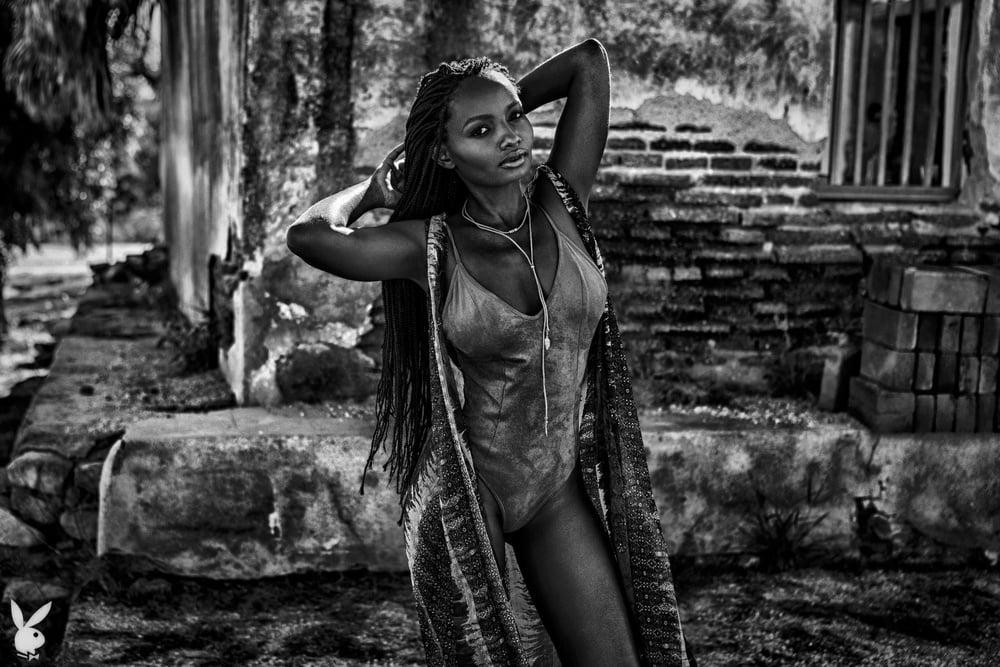 25P Beauty in Black and White 23