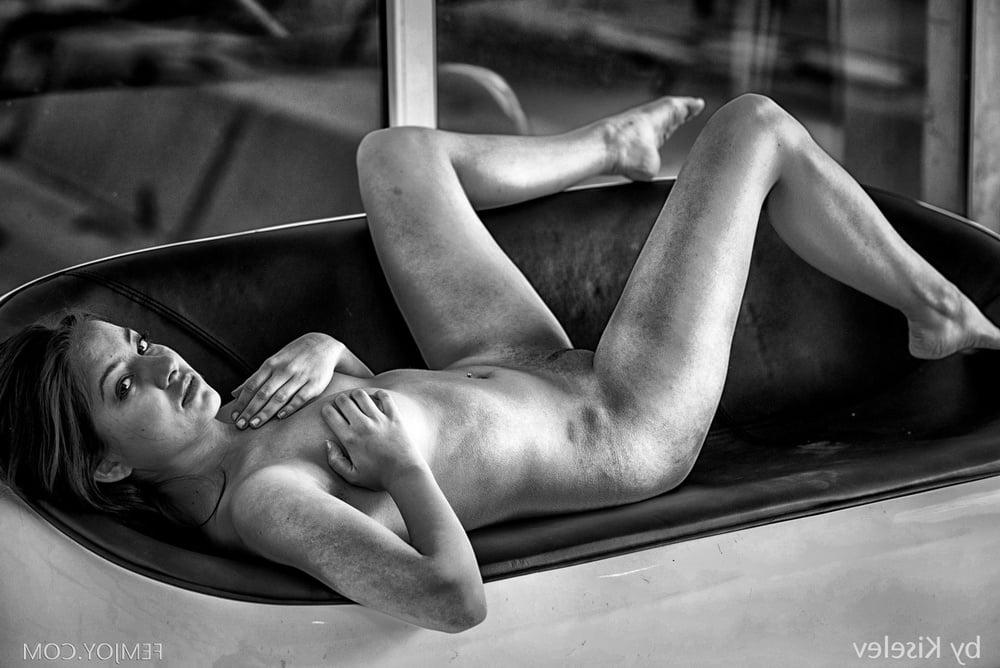 25P Beauty in Black and White 4