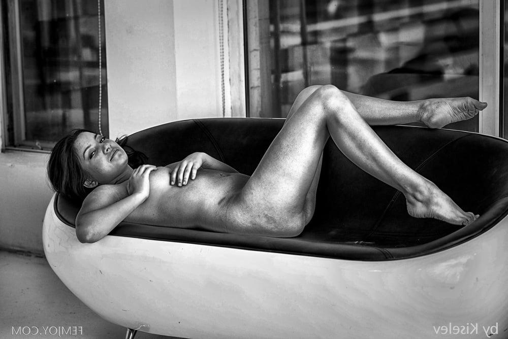 25P Beauty in Black and White 4