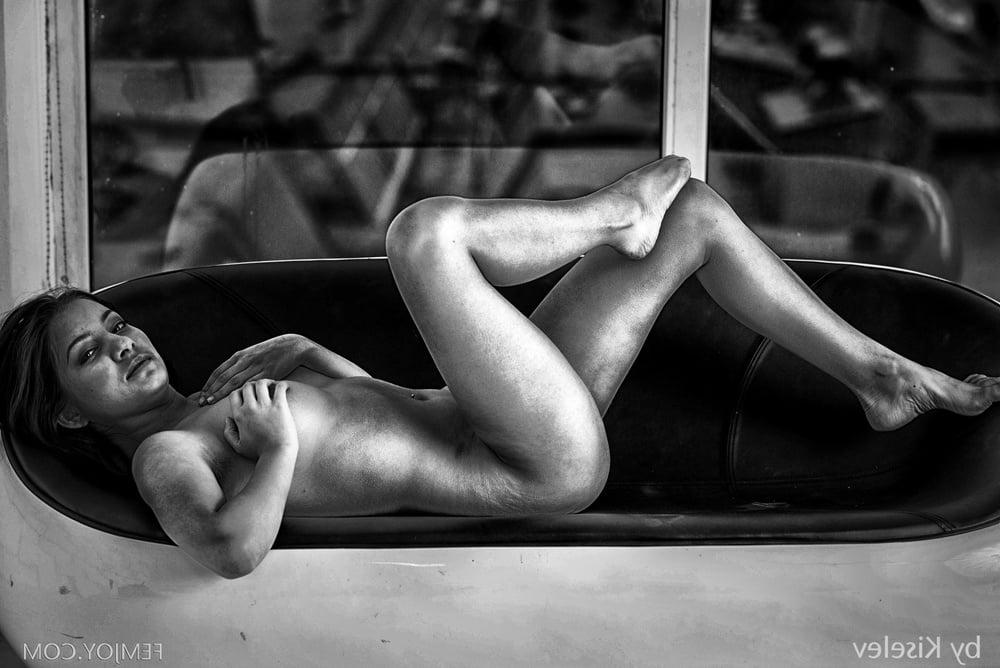 25P Beauty in Black and White 4