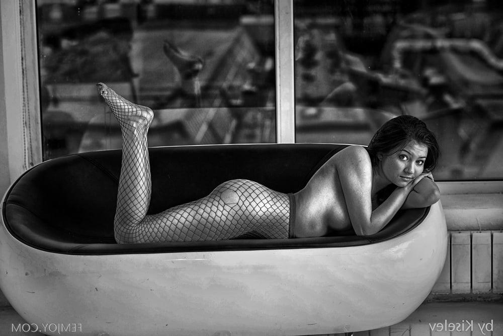 25P Beauty in Black and White 4